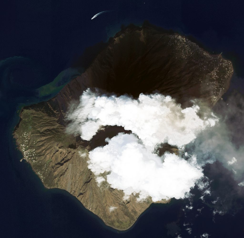 Your Imagery Work Break Stromboli - StromboliIsland Eruption 10 11 2022 PNEO4 LOW RES OVERVIEW 1024x1000